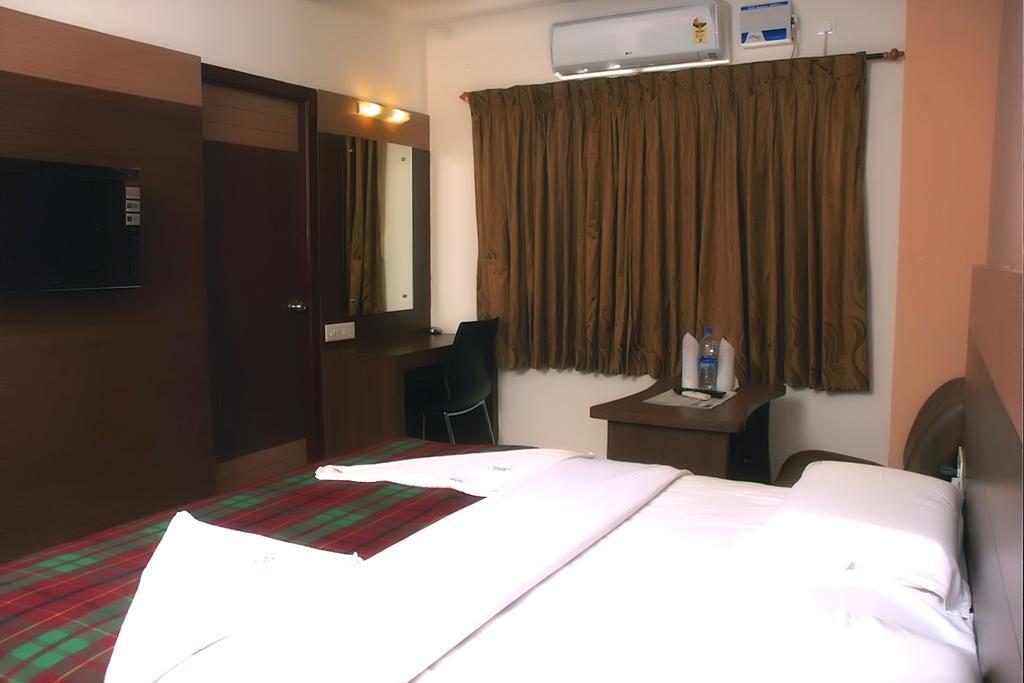 Hotel Vijai Paradise Coimbatore Værelse billede